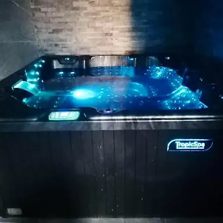 De 3 Chambres Avec Piscine Interieure Jacuzzi Et Wifi A וילה *