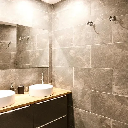 וילה De 3 Chambres Avec Piscine Interieure Jacuzzi Et Wifi A Lespignan